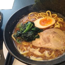 黒醤油豚骨ラーメン