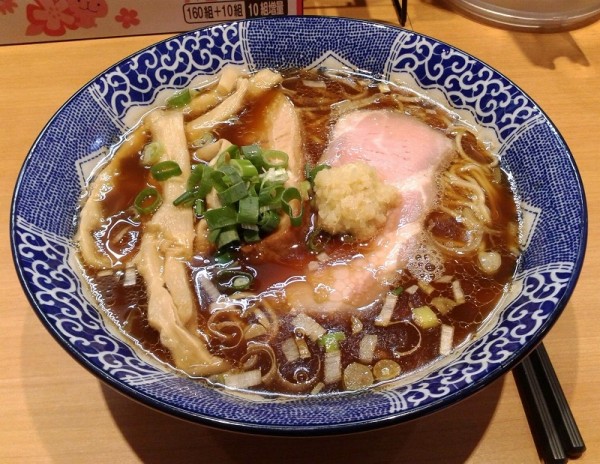 「中華そば(チャー2枚)黒だし(790円)」@中華そば 虎桜の写真