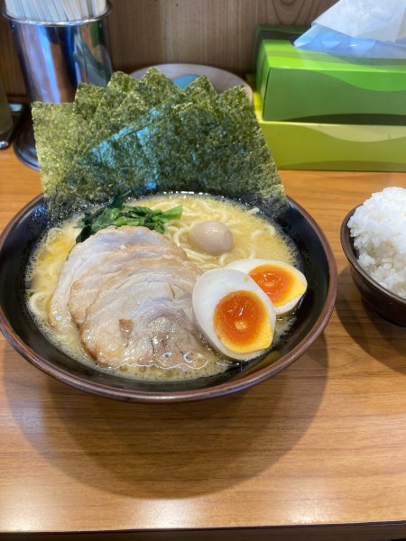 「全部乗せ」@横浜家系ラーメン たくみ家 牛久店の写真