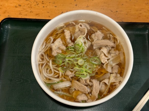 「豚うまネギそば(450円)」@（有）高本製麺所の写真