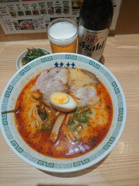 「アサヒスーパードライ(小瓶)＋赤桂花拉麺＋高菜」@桂花ラーメン 末広店の写真