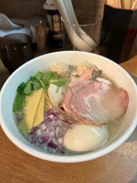 「特製貝と牛の中華そば大盛1100円＋100円」@貝そばもぉむの写真