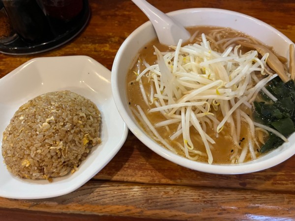 「半チャンラーメン（みそ、大盛）」@半チャンラーメン あかしやの写真
