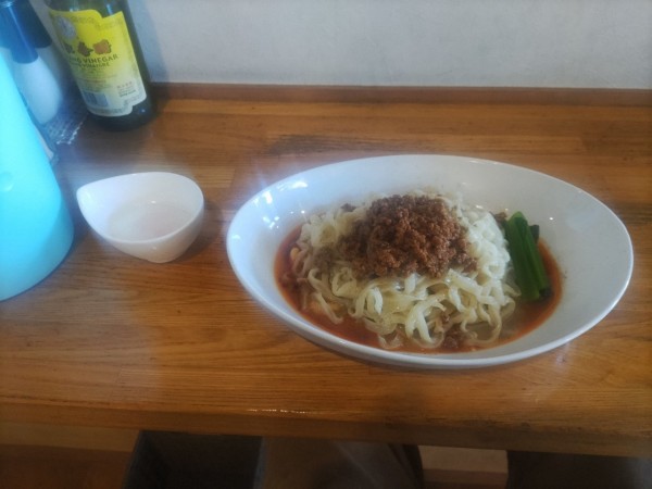 「濃厚汁なし担々麺＋温玉」@らーめん専門 うしおととりの写真