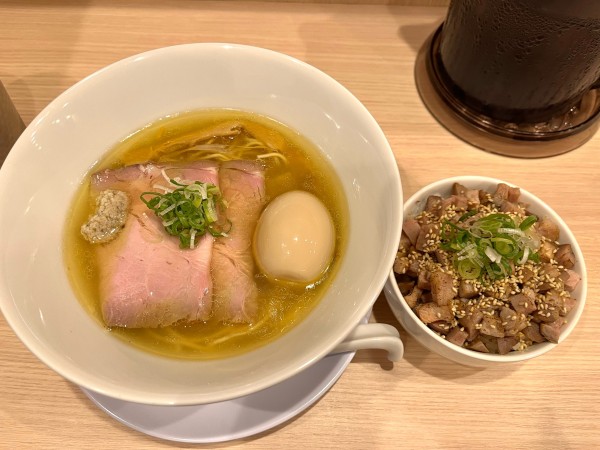 「味玉塩ラーメン＋炙り肉飯」@中華蕎麦 一心の写真
