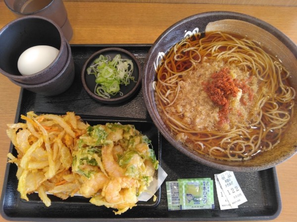 「朝そば(生たまご)450円、季節のかき揚げ350円、大盛無料」@ゆで太郎 柏名戸ヶ谷店の写真