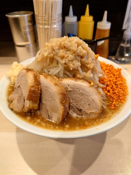 「大ラーメン豚W  全マシ」@鷹の目 蒲田店の写真