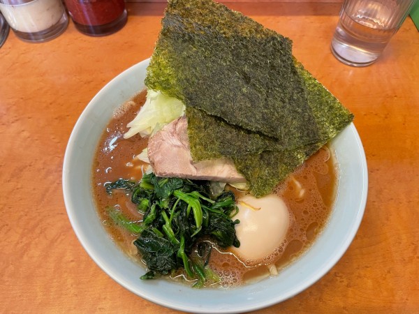 「得特製中華（味玉とキャベツ入り）」@家系中華蕎麦 家道の写真