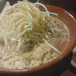 麺増し・大ラーメン・白髪ネギ・ぶっカレー(ショウガ野菜アレ)