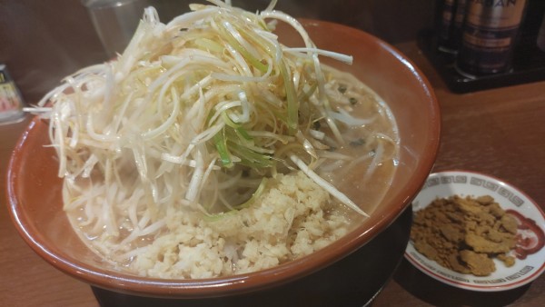 「麺増し・大ラーメン・白髪ネギ・ぶっカレー(ショウガ野菜アレ)」@豚山 大森店の写真
