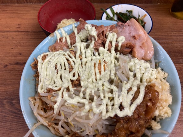 「まぜそば改+ニラキムチ+ショウガ」@ラーメン二郎 池袋東口店の写真