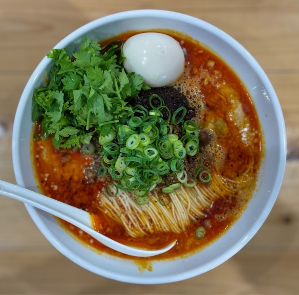 「汁あり、大盛り、煮玉子、パクチー、ライス」@汁なし担々麺 ここからの写真