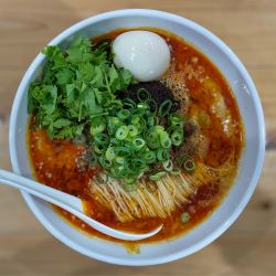 汁あり、大盛り、煮玉子、パクチー、ライス