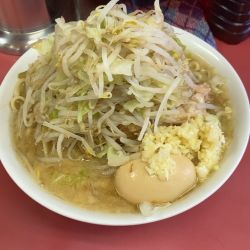 ラーメン豚4枚・味付き玉子・烏龍茶