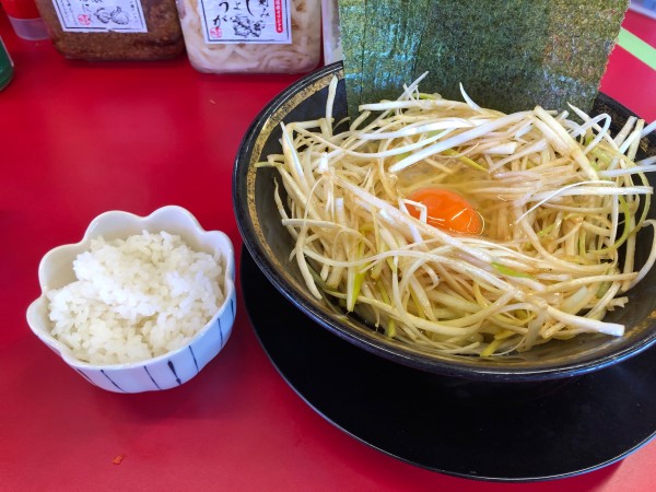 「【限定】との丸家松飛台流釜玉そば＋SNSサービス海苔3枚」@家系ラーメン王道家直伝 との丸家 松飛台店の写真