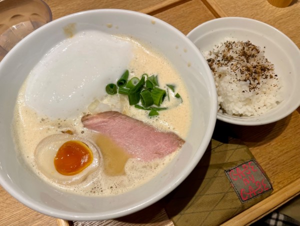 「ふく流らーめん+味玉子」@ふく流らーめん 轍 東京高田馬場本店の写真
