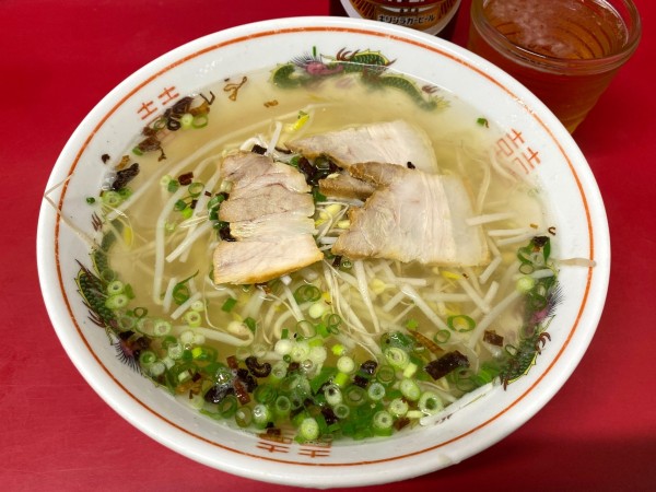 「ラーメン（中）600円＋ビール 550円」@のり一ラーメンの写真