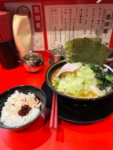 「朝ラーメン並　キャベツ」@横浜家系ラーメン 志田家 蒲田店の写真