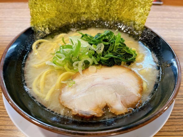 「豚骨ラーメン　塩（820円）」@清六家 北条店の写真