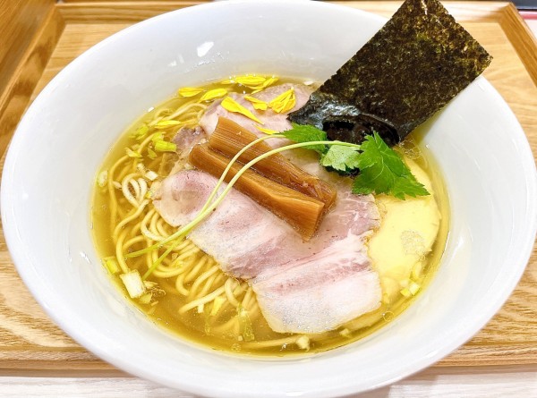 「醤油らぁ麺　白（930円）」@Ramen  Suzurunの写真
