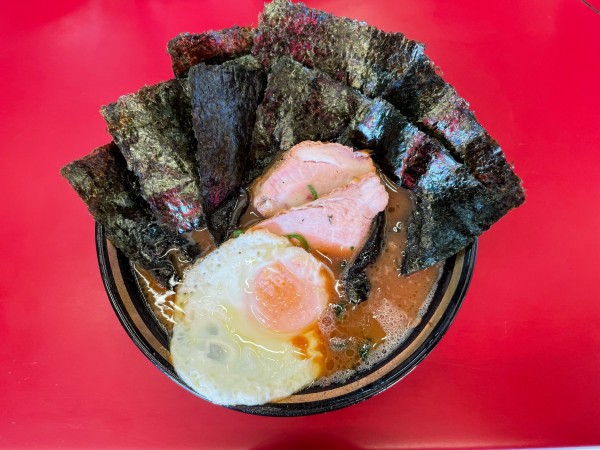 「ラーメン(¥850) のり(¥100) 目玉焼き(¥150)」@柏 王道家の写真