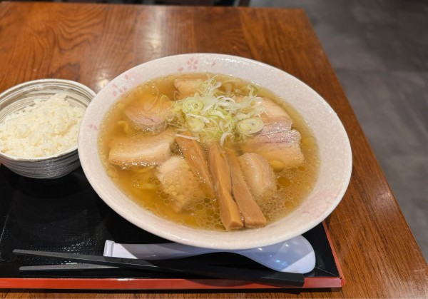 「肉中華そば（塩）¥1050、半ライス無料」@麺とおばんざいとお酒のお店 佳什の写真