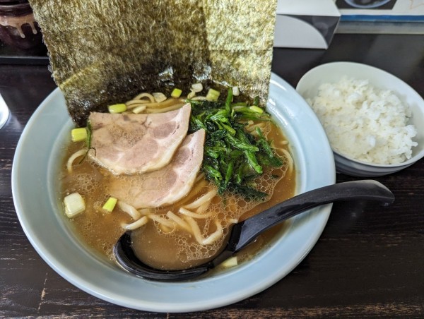 「ラーメン800円＋ライス小100円」@横浜家系らーめん 北野家の写真