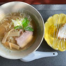 中華そば(850円)+おにぎり(150円)