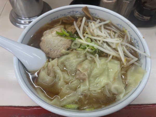 「ワンタンメン（大盛り）」@中華 永楽の写真