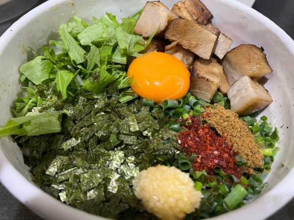 「まぜそば（サイコロチャーシュー増し）」@てっぺん 上小田井分店の写真