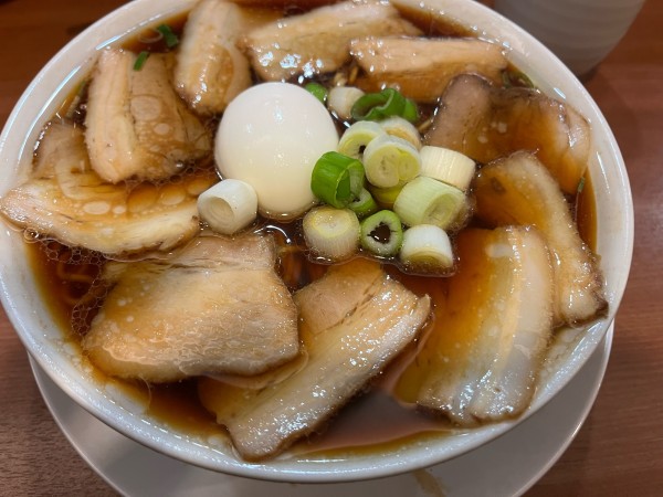 「チャーシュー中華（大盛り）」@濃厚中華そば 佐とうの写真