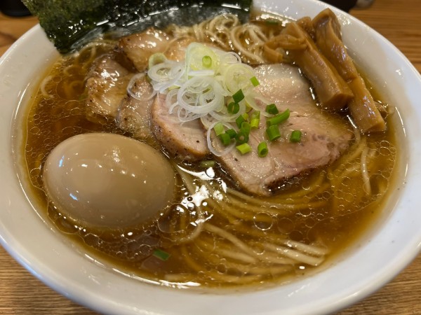 「淡麗醤油（99.9%動物出汁スープ）」@麺道 ひとひらの写真