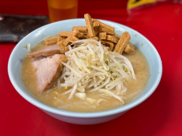 「小+きつね」@ラーメン二郎 新宿歌舞伎町店の写真
