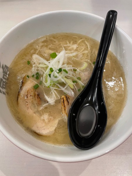 「魚介豚骨ラーメン」@ラーメン海鳴 福岡空港店の写真