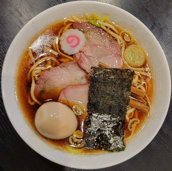 「東京らーめん醤油  焼豚皿  ハイボール」@自家製麺 うるちの写真