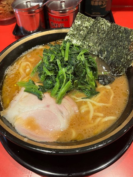 「ラーメン　中　ほうれん草」@環2家 川崎店の写真