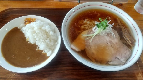 「しょうゆらーめん800円、カレーセット350円」@玖の写真