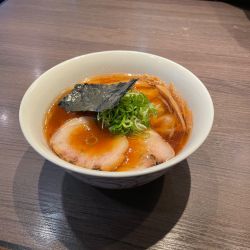 醤油ワンタン麺