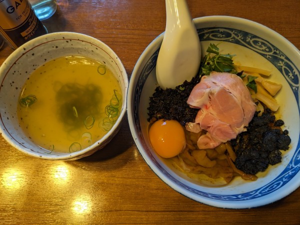 「【限定】ニボ玉ブラック（スープ付き）850円」@寿製麺よしかわ 川越店の写真