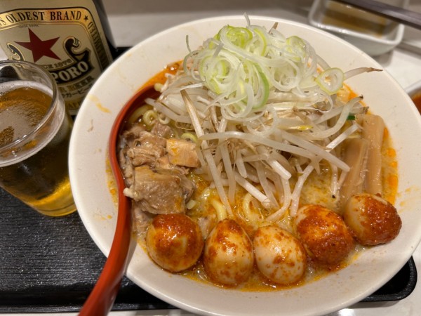 「あえめん1000円+チンピラ玉子250円+赤星590円」@味噌麺処 花道庵 東京ラーメンストリート店の写真