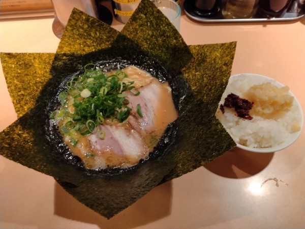 「ラーメン¥790+のり¥60+半ライス¥100-」@横浜家系 元町家の写真