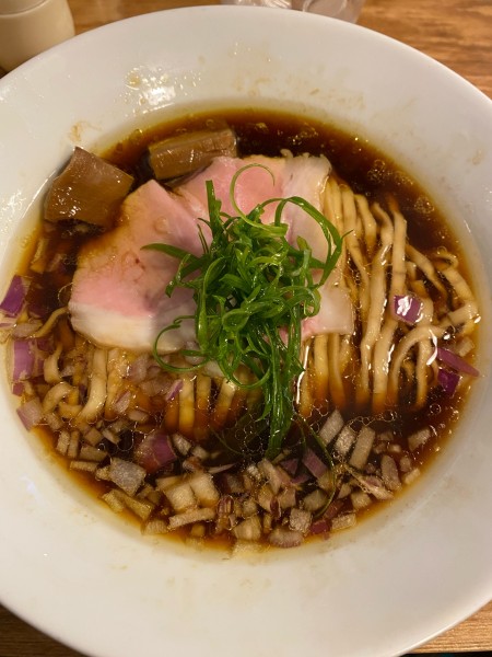 「地鶏醤油らーめん」@麺屋 でこぼこの写真