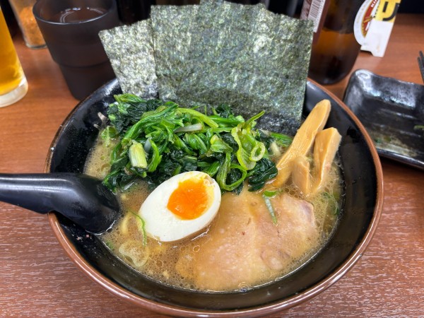「らーめん ＋ お疲れ様セットからセルフトッピング」@らーめん せい家 町田店の写真