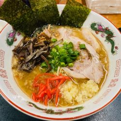 豚骨醤油博多麺(固め濃いめ多め)＋替玉＋ライス