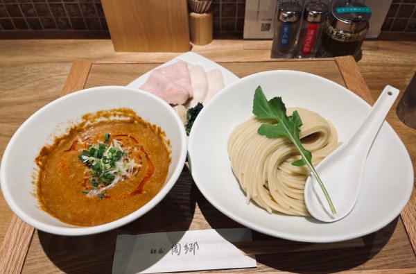 「赤つけ麺（辛さ普通￥1100）」@麺屋 周郷 神田店の写真