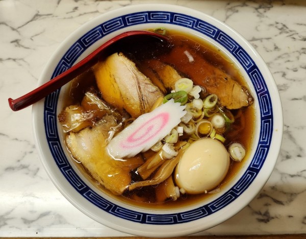 「味玉醤油チャーシューめん」@山形辛味噌らーめんだるまの写真