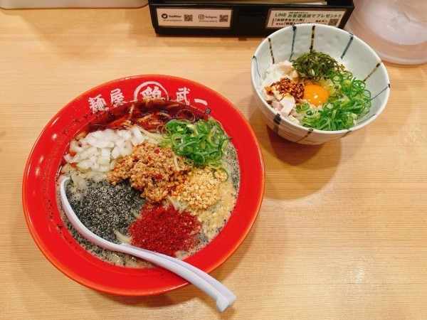 「冷やし坦々麺黒＋武一丼」@濃厚鶏そば 麺屋武一 新橋本店の写真