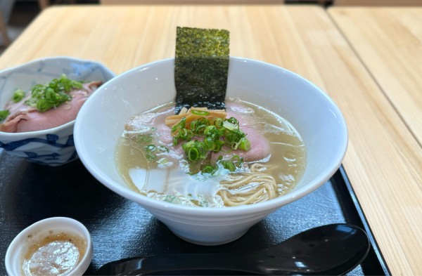 「淡麗塩（全粒粉入り麺）¥800、チャーシュー丼¥350」@淡麗拉麺 己巳の写真