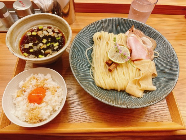 「昆布水つけ麺＋卵かけご飯」@銀座らぁ麺 しら石の写真