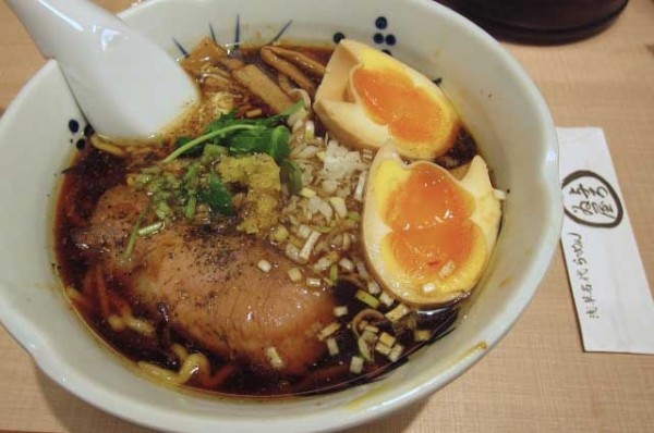 「与ろゐ屋ブラック　1,000円＋縁たま（双子の味玉）150円」@与ろゐ屋の写真